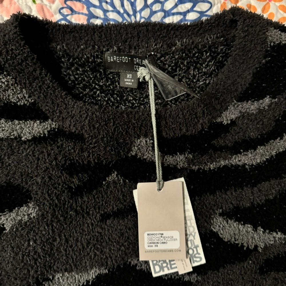 NWT xs barefoot dreams camo top - Picture 2 of 3